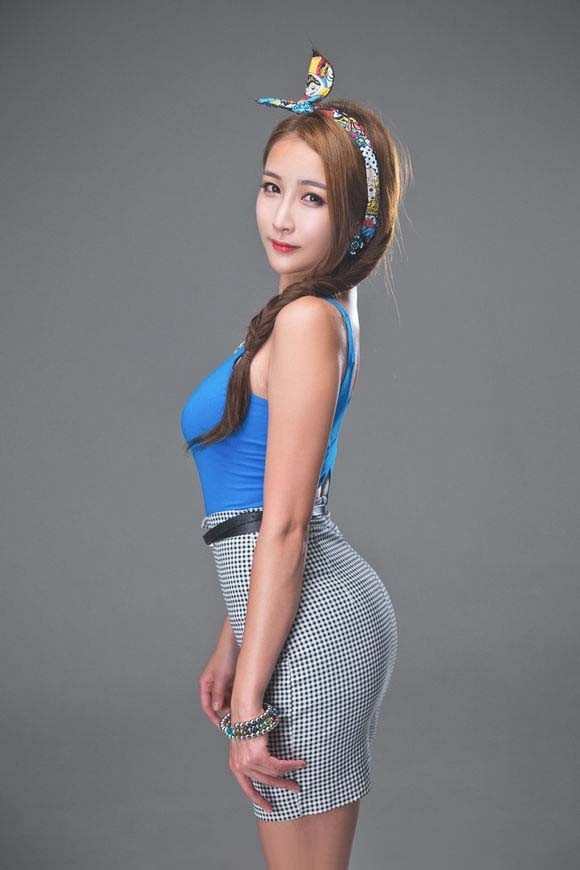 前凸后翘美臀高跟鞋美女妩媚撩人性感写真