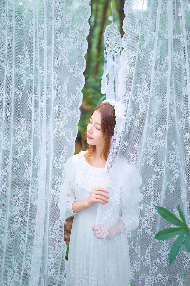 甜甜微笑美女森林中如可爱精灵梦幻写真