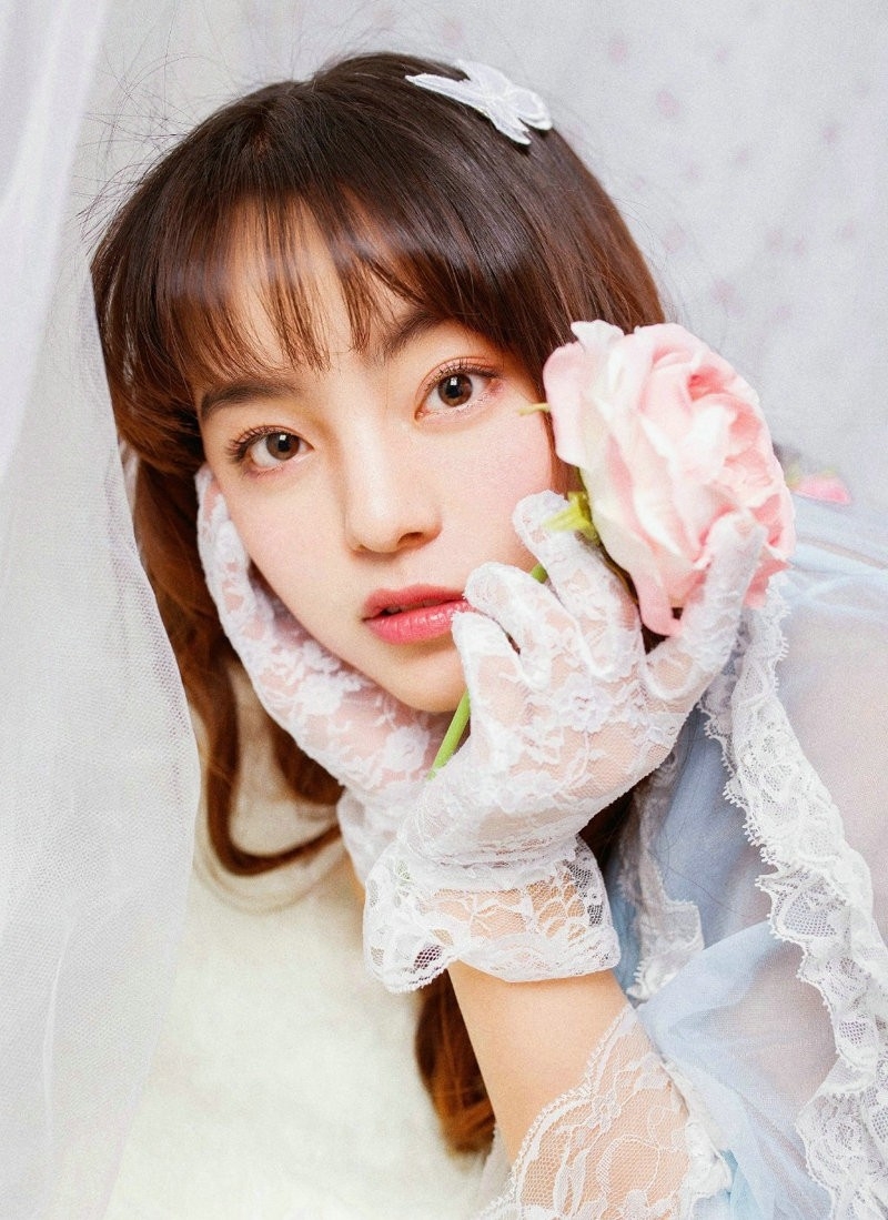 人比花美清纯空气感美女安静柔美私房写真