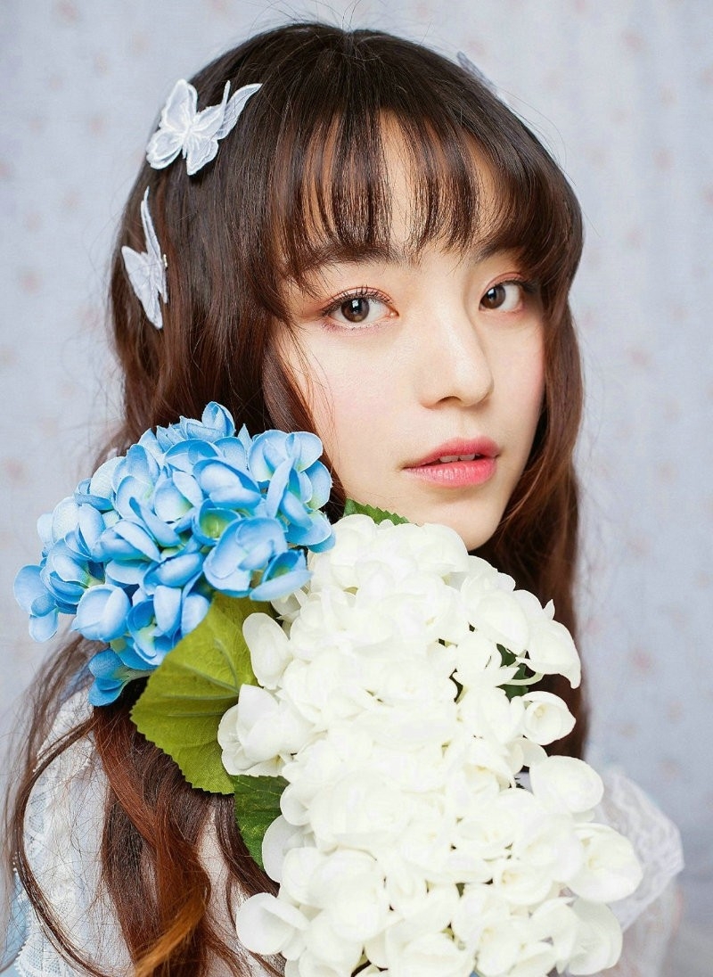 人比花美清纯空气感美女安静柔美私房写真