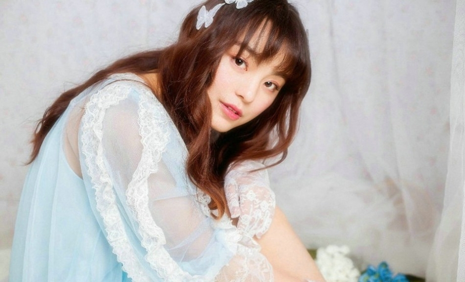 人比花美清纯空气感美女安静柔美私房写真