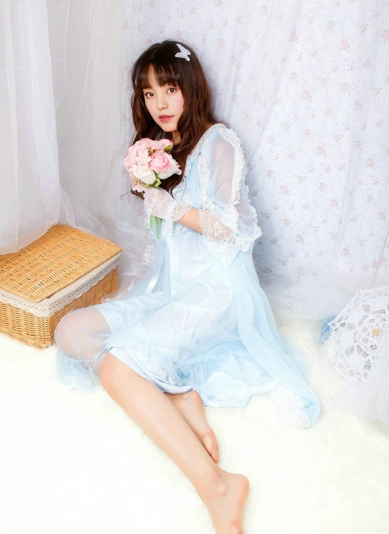 人比花美清纯空气感美女安静柔美私房写真