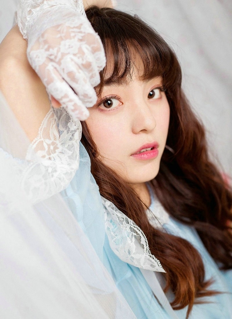 人比花美清纯空气感美女安静柔美私房写真