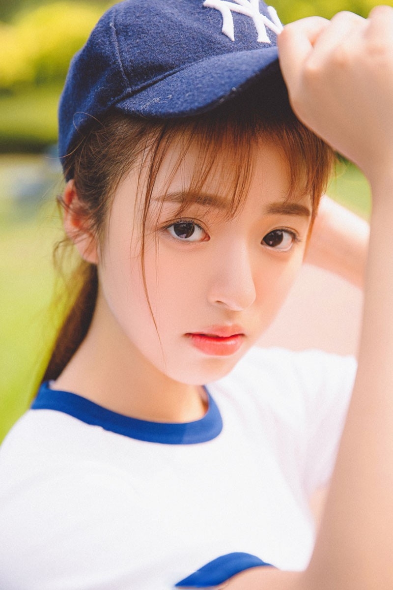 天真无邪户外甜美少女唯美写真