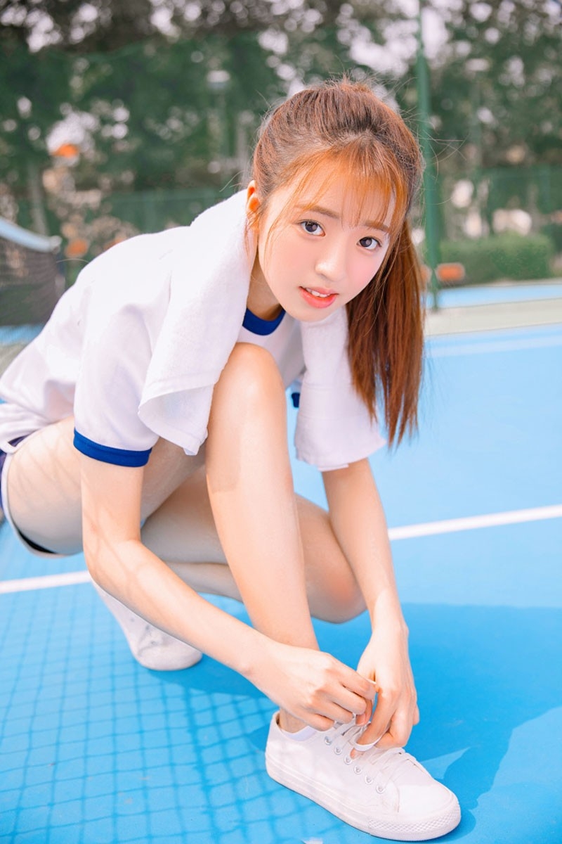天真无邪户外甜美少女唯美写真