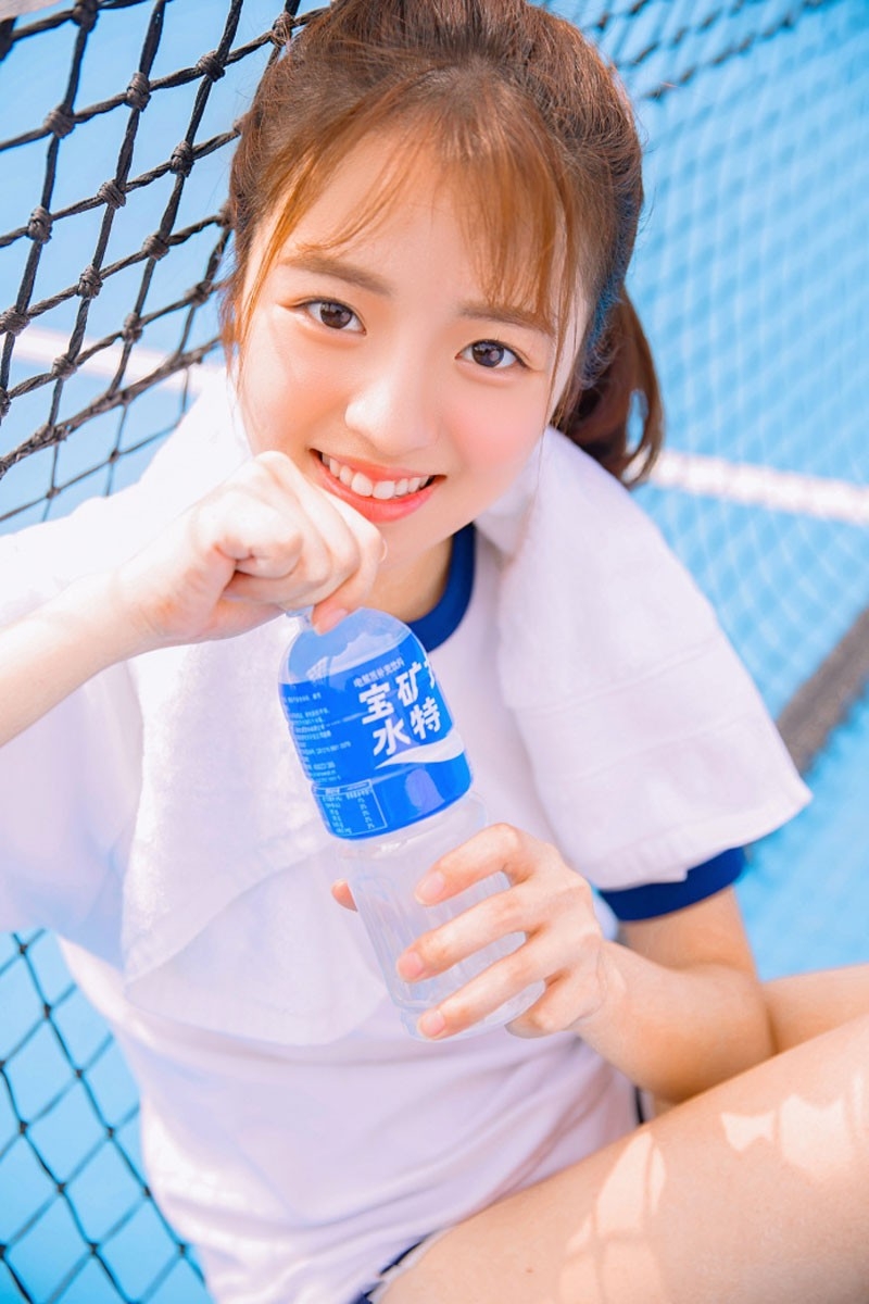 天真无邪户外甜美少女唯美写真