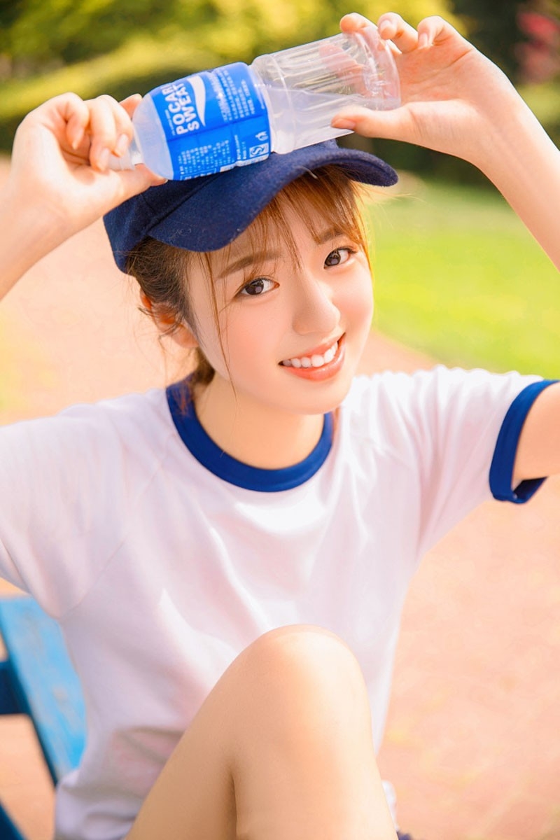 天真无邪户外甜美少女唯美写真