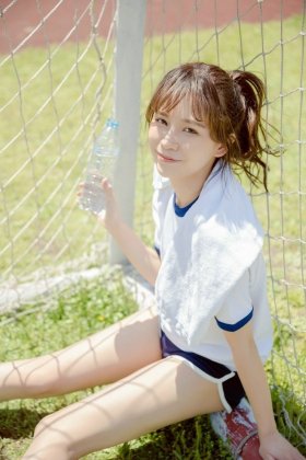 甜美运动服校园女生阳光下清新唯美迷人写真