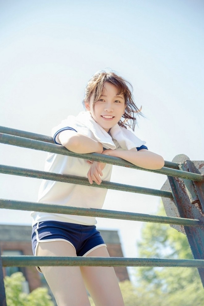 甜美运动服校园女生阳光下清新唯美迷人写真