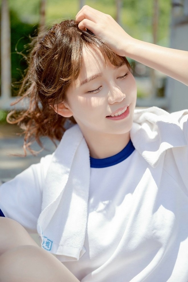 甜美运动服校园女生阳光下清新唯美迷人写真