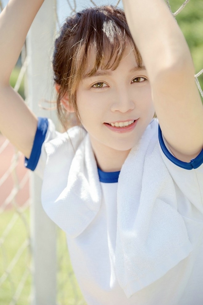 甜美运动服校园女生阳光下清新唯美迷人写真