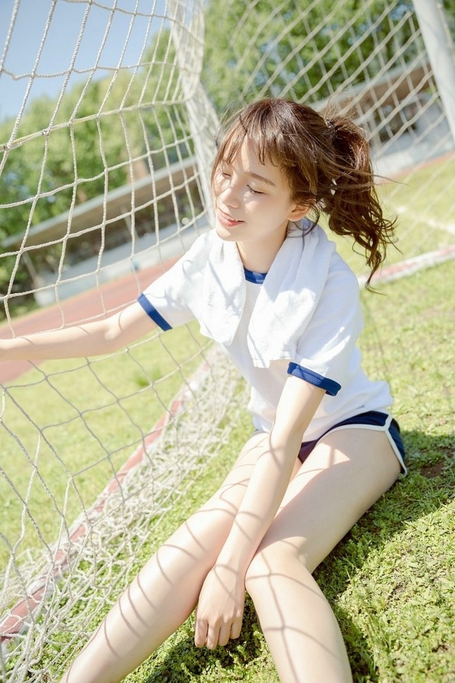 甜美运动服校园女生阳光下清新唯美迷人写真