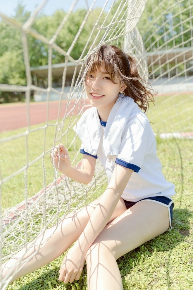 甜美运动服校园女生阳光下清新唯美迷人写真