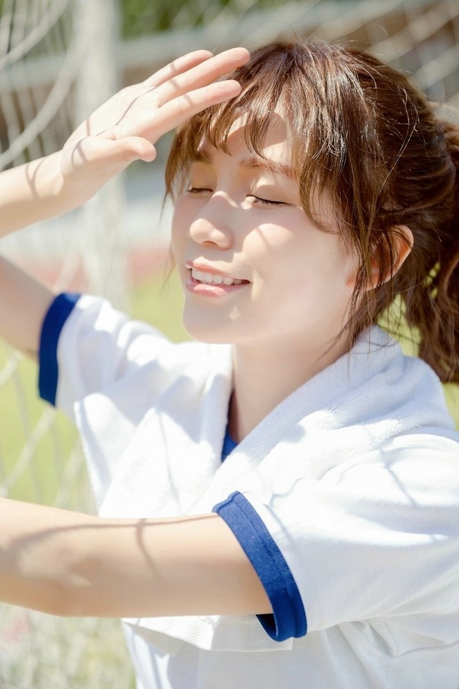 甜美运动服校园女生阳光下清新唯美迷人写真