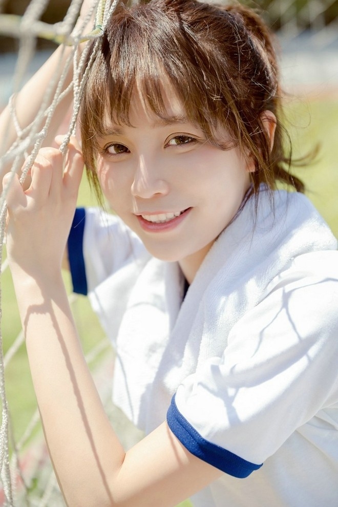 甜美运动服校园女生阳光下清新唯美迷人写真