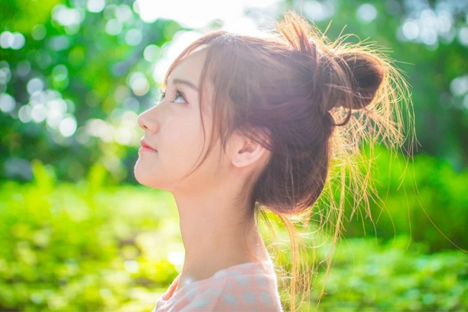 浅浅小酒窝户外写真美女清新阳光好唯美