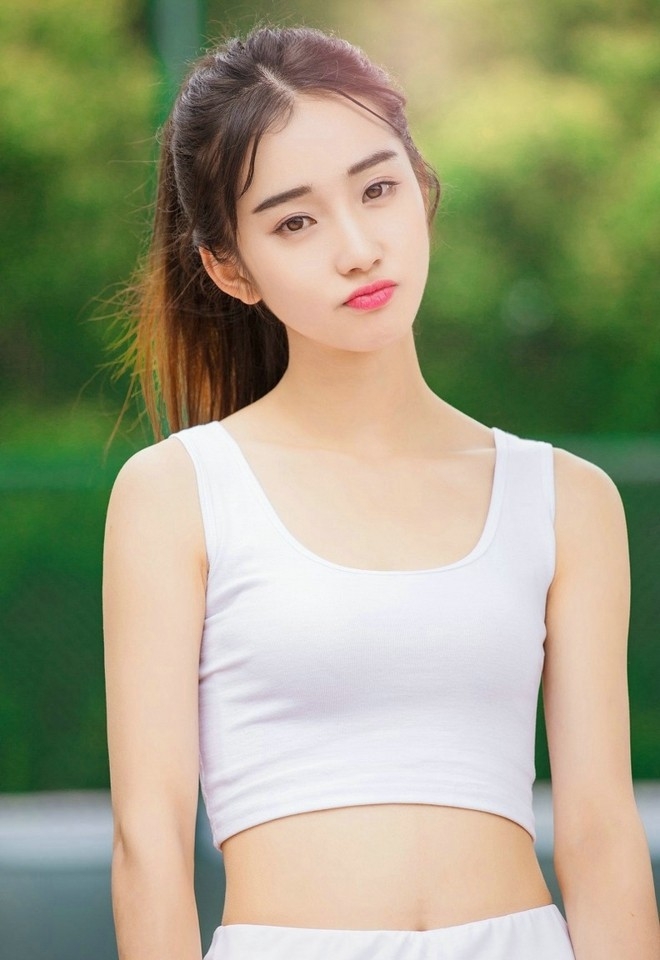 青春跳跃校园网球美少女细腿小蛮腰性感甜美写真