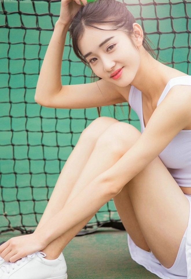 青春跳跃校园网球美少女细腿小蛮腰性感甜美写真