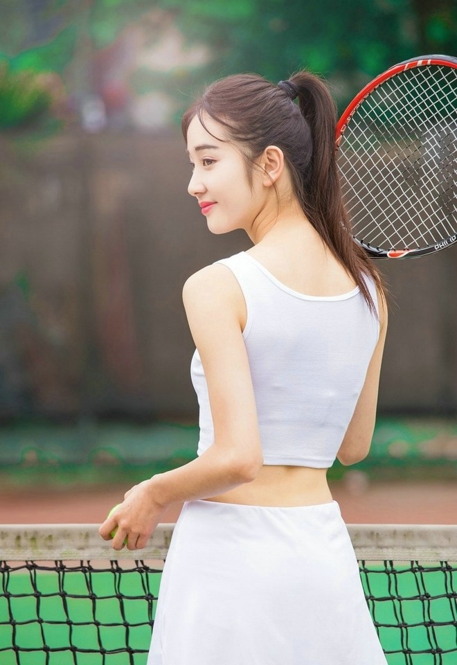 青春跳跃校园网球美少女细腿小蛮腰性感甜美写真