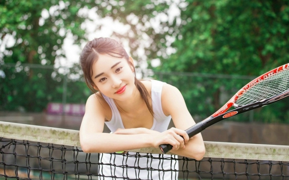 青春跳跃校园网球美少女细腿小蛮腰性感甜美写真