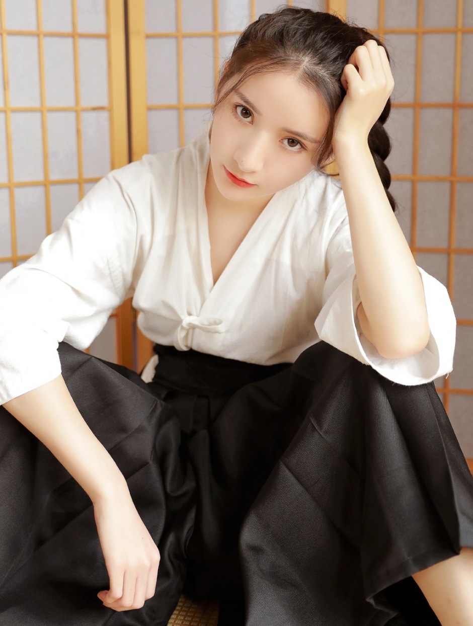 氧气剑道服美女樱唇粉面唯美清新闺房制服写真