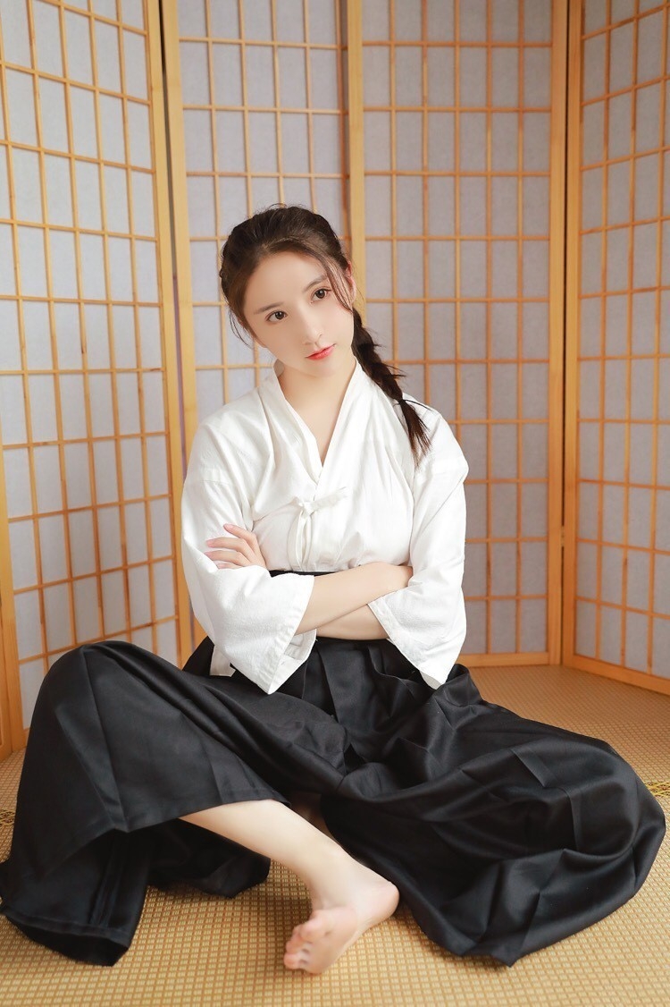 氧气剑道服美女樱唇粉面唯美清新闺房制服写真