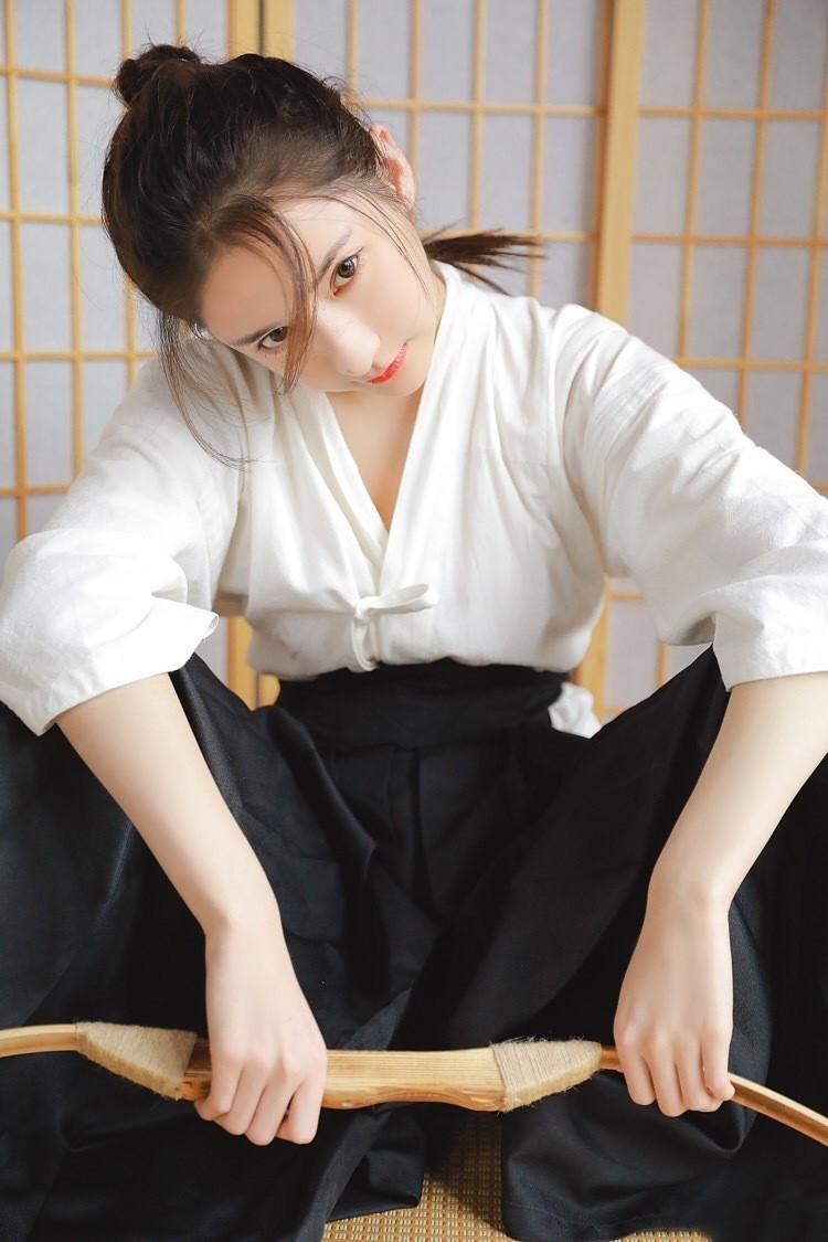 氧气剑道服美女樱唇粉面唯美清新闺房制服写真