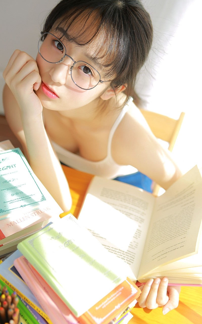 复古圆框眼镜文艺少女俏皮可爱迷人私房写真