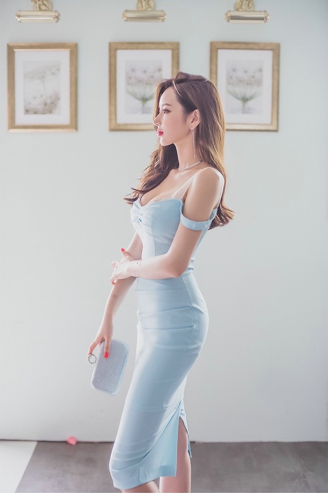 婀娜曲线大胸美女紧身裙清新养眼诱惑写真