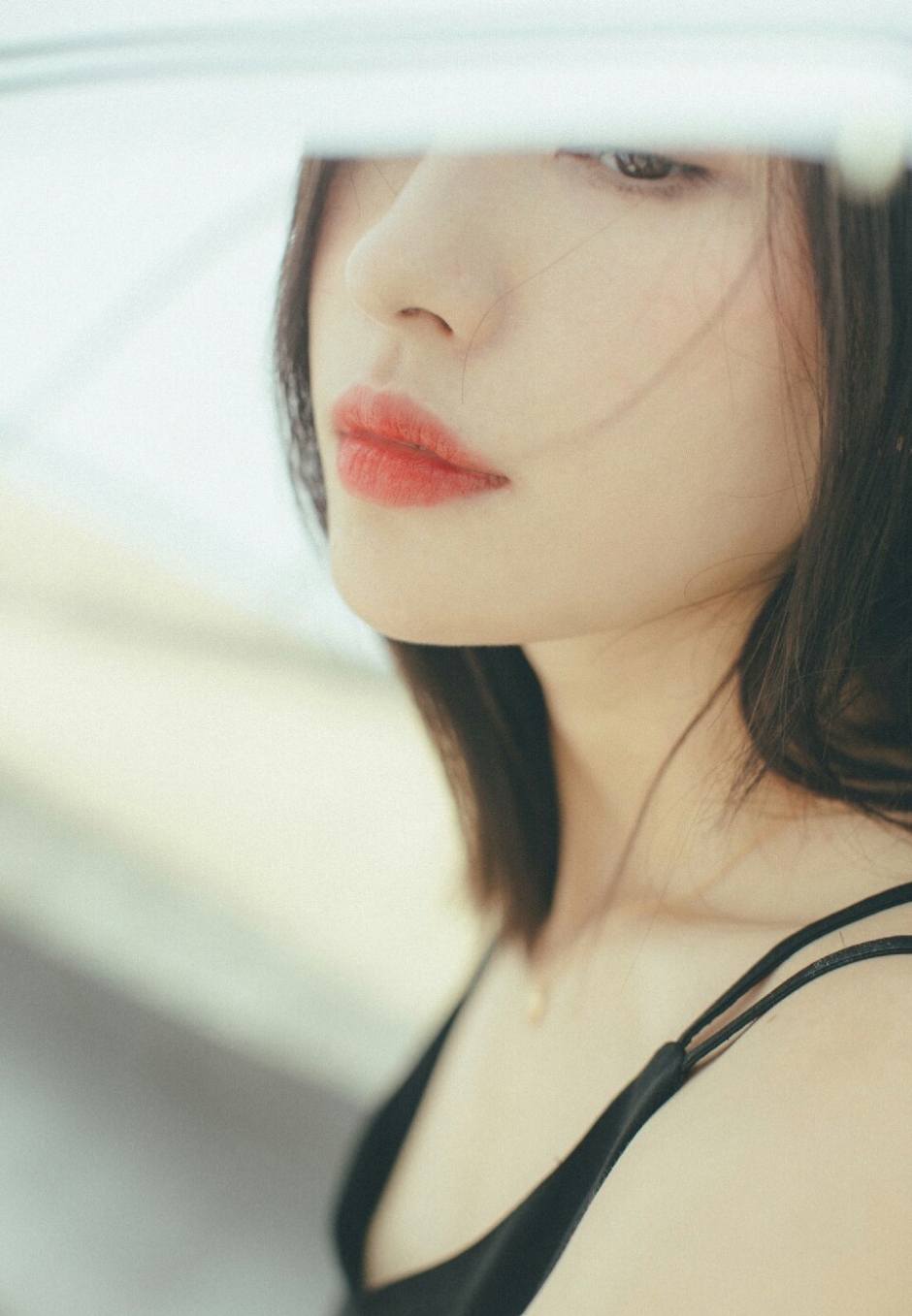 性感红唇美背吊带美女清纯诱惑美女写真