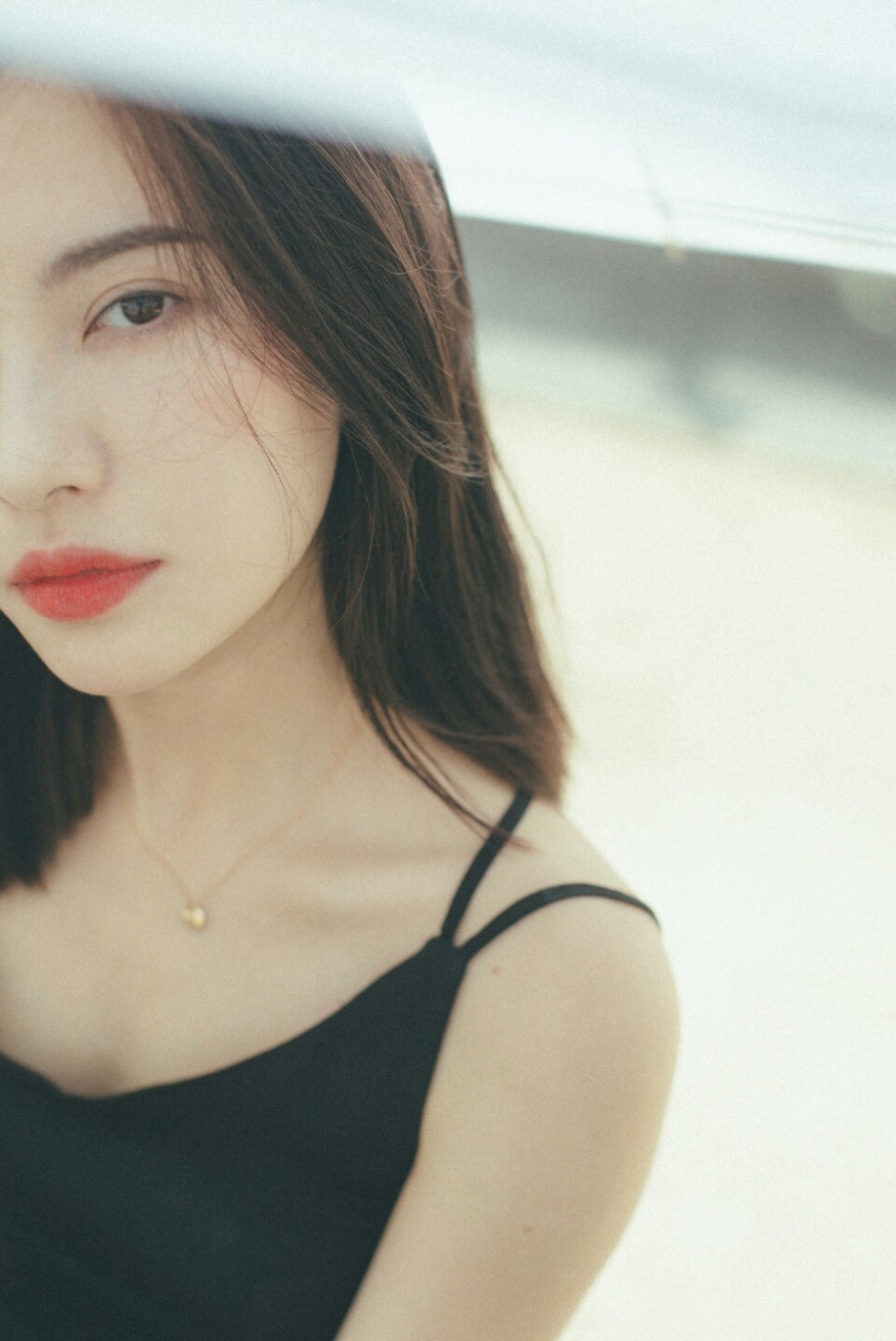 性感红唇美背吊带美女清纯诱惑美女写真