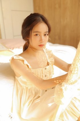 温暖纯情美女阳光下娇艳私房写真图片