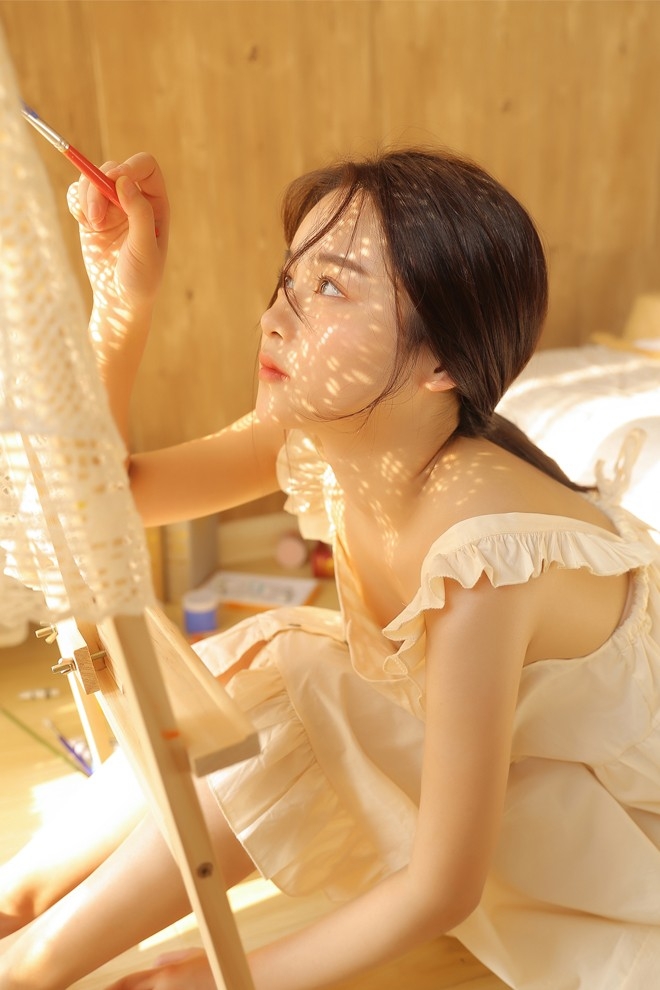 温暖纯情美女阳光下娇艳私房写真图片