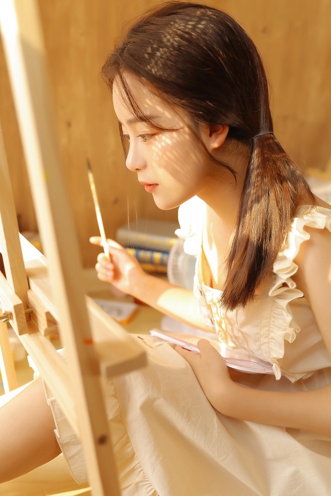 温暖纯情美女阳光下娇艳私房写真图片