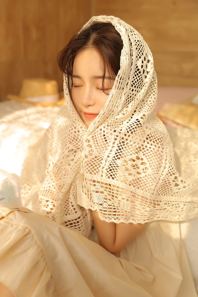 温暖纯情美女阳光下娇艳私房写真图片