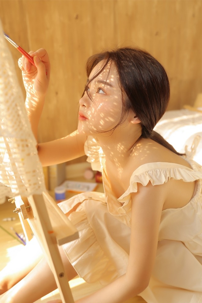 温暖纯情美女阳光下娇艳私房写真图片