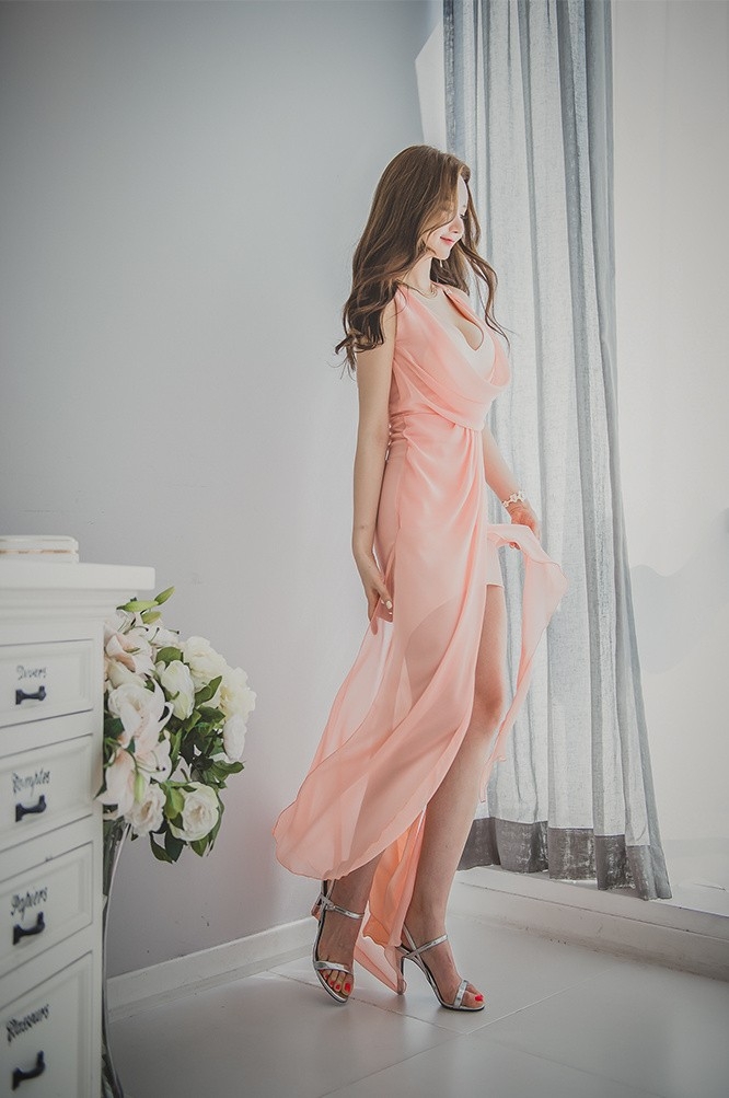 甜美大胸美女诱人修长美腿高清美女图片