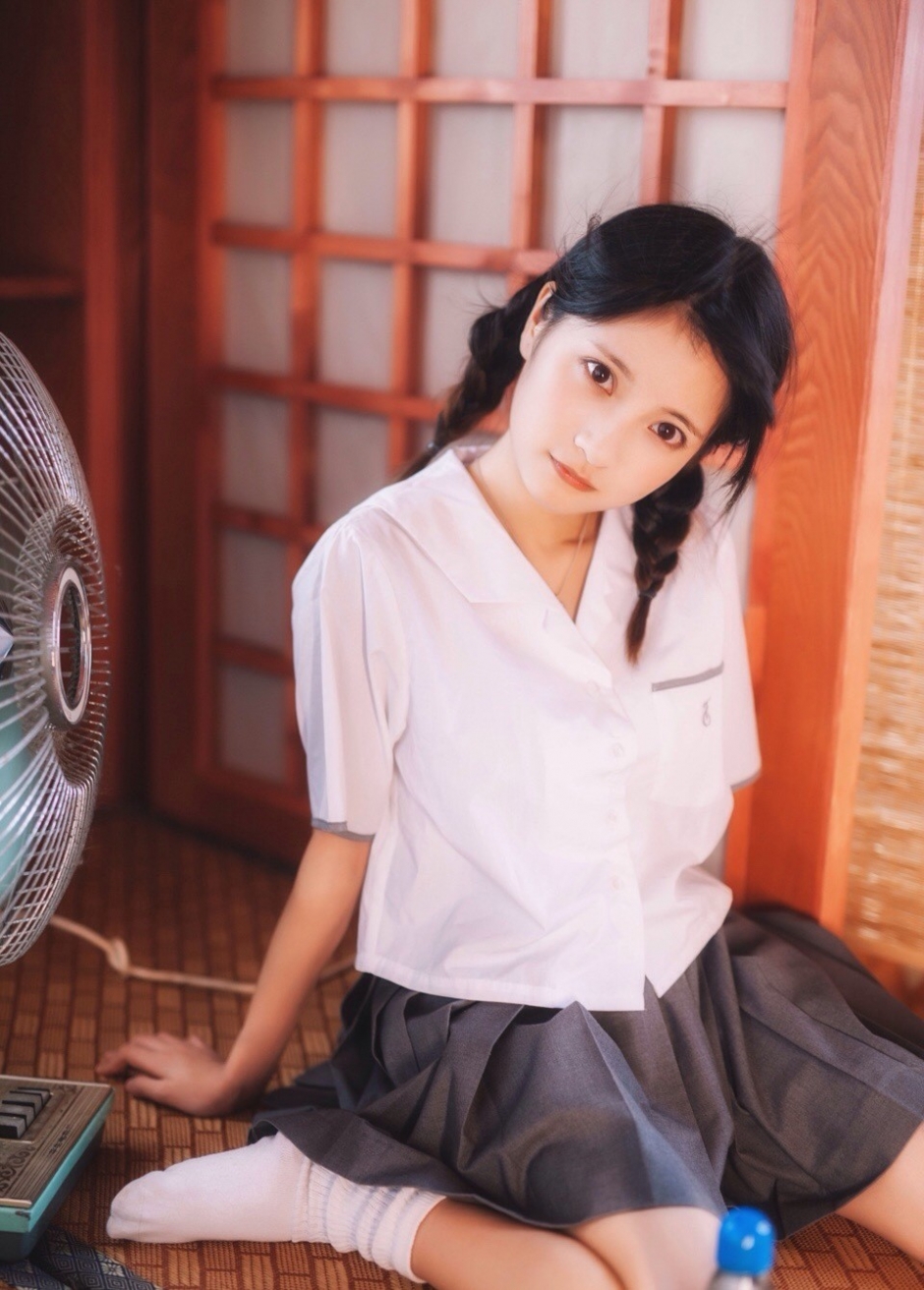 呆萌日系妹子jk制服居家唯美美女写真