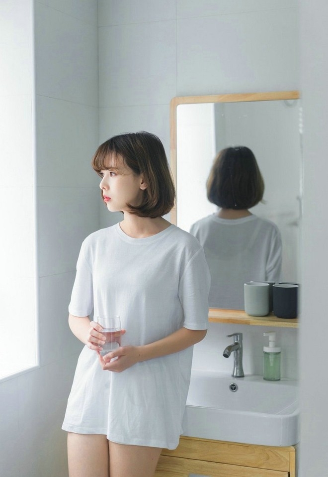 白T恤小清新纯美短发美女唯美养眼居家写真