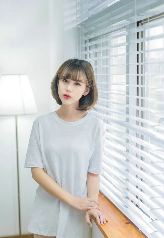 白T恤小清新纯美短发美女唯美养眼居家写真