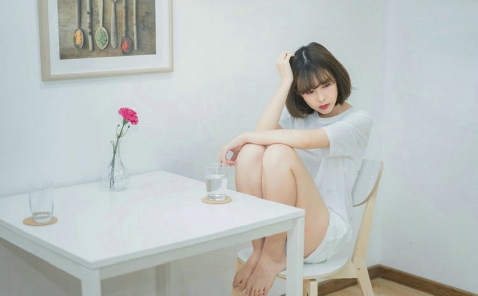 白T恤小清新纯美短发美女唯美养眼居家写真