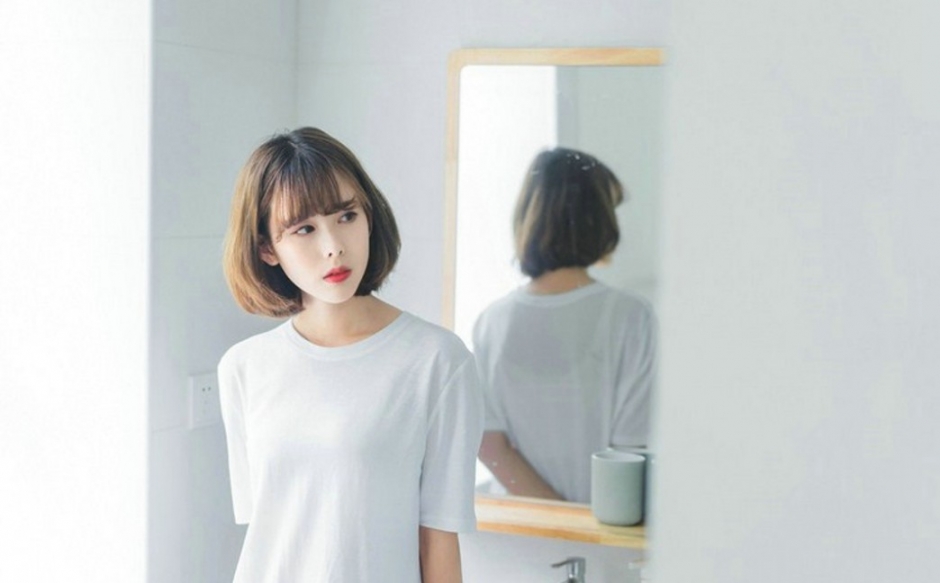 白T恤小清新纯美短发美女唯美养眼居家写真