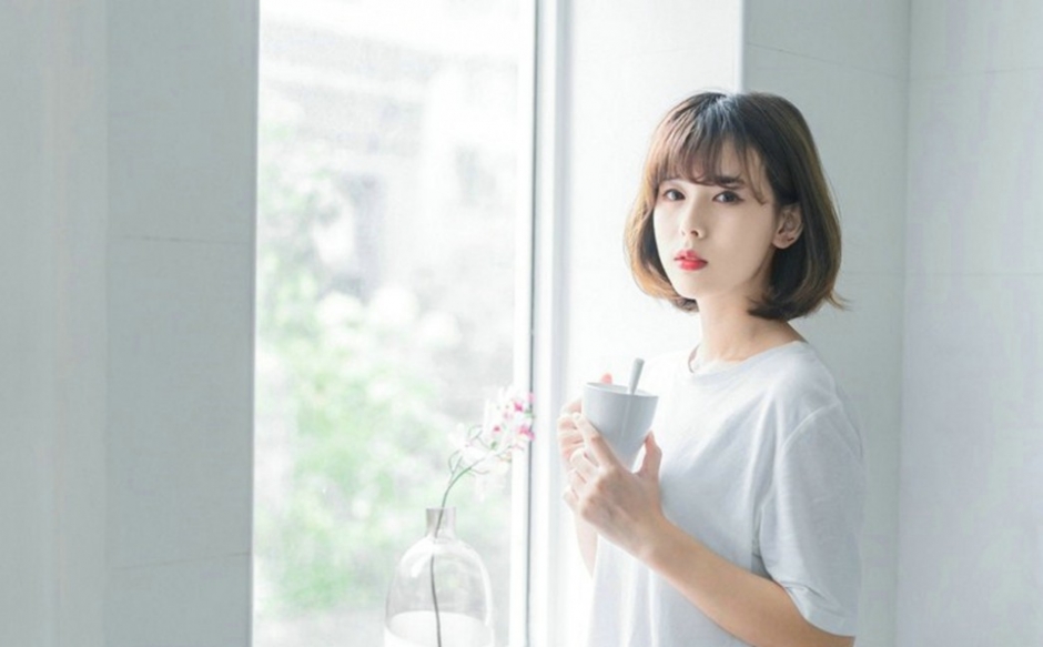 白T恤小清新纯美短发美女唯美养眼居家写真