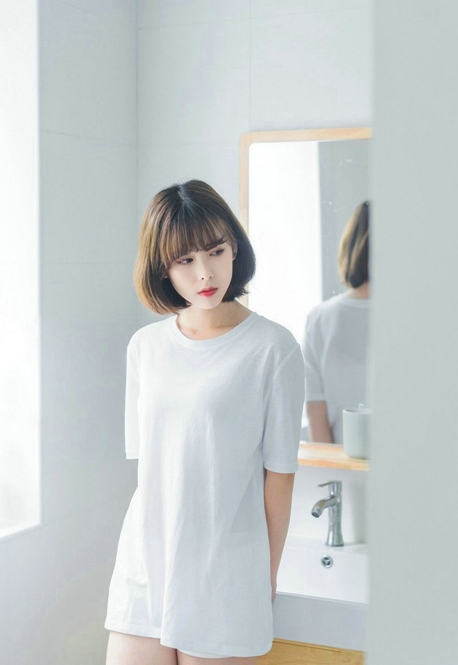白T恤小清新纯美短发美女唯美养眼居家写真