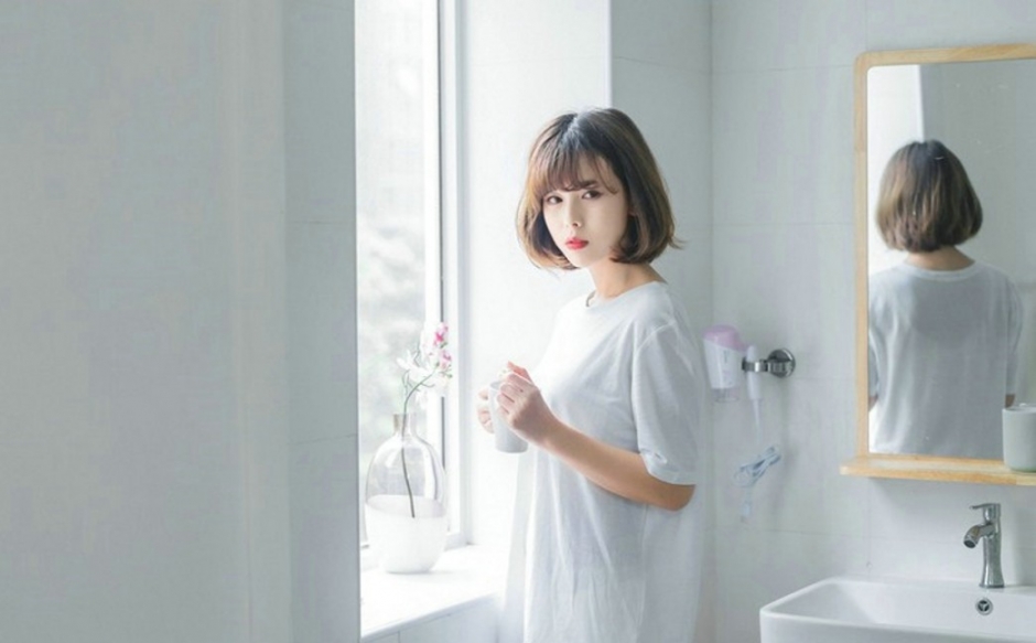 白T恤小清新纯美短发美女唯美养眼居家写真