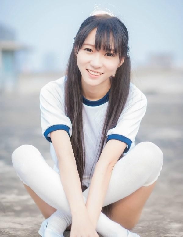 可爱清纯白色长筒袜美女学生妹校园小清新图片