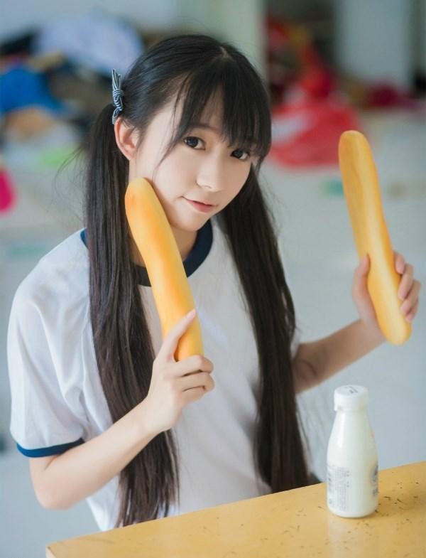 可爱清纯白色长筒袜美女学生妹校园小清新图片