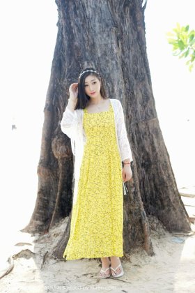 秀人网妲己挺大胸狐媚眼黄色碎花裙丹唇逐笑开图片