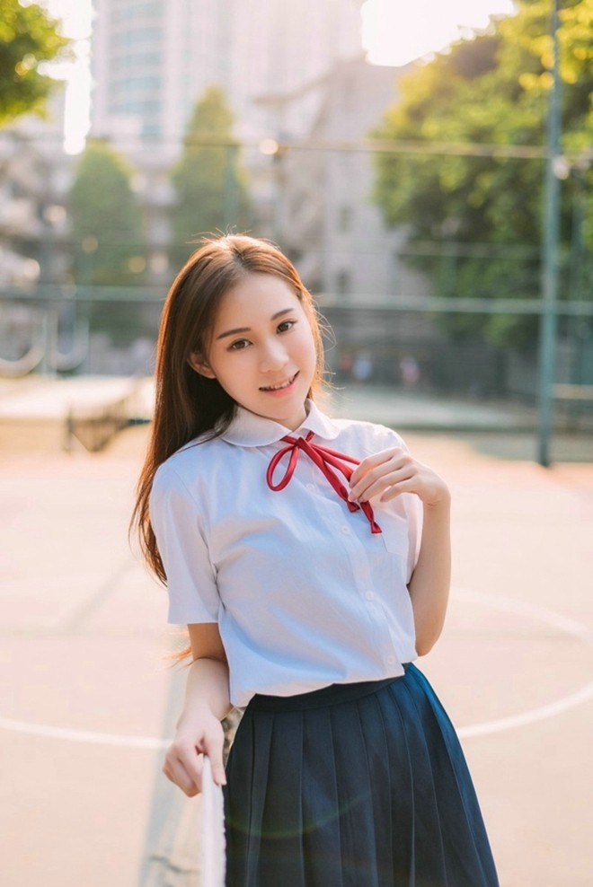 阳光学生制服美眉户外校园气息唯美气质写真图片