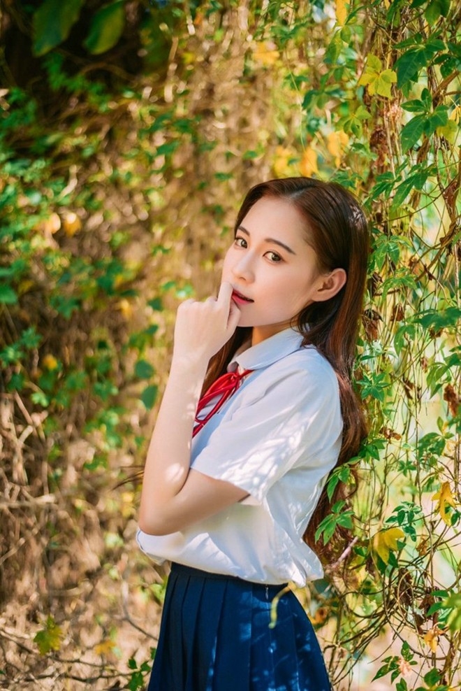 阳光学生制服美眉户外校园气息唯美气质写真图片
